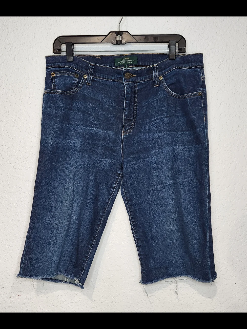 Lauren Ralph Lauren Women's Dark Blue Denim Cut-Off Jeans Shorts.